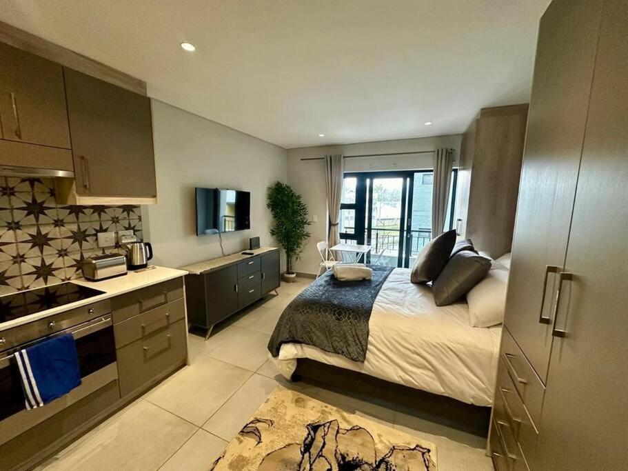 The Den At 41- Parking Included *